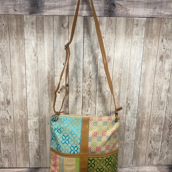 Relic Women’s Floral Patch Crossbody Bag Adjustable Strap - Picture 1 of 15